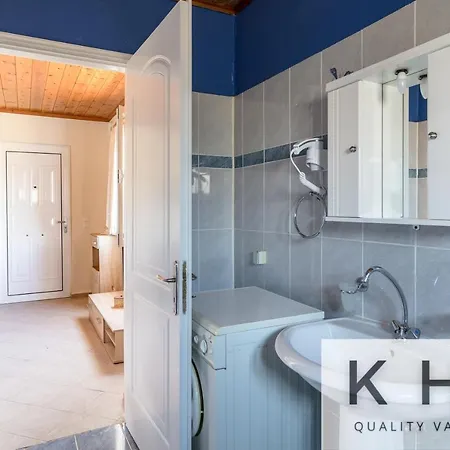 Family With Private Pool! Near Megas Lakos